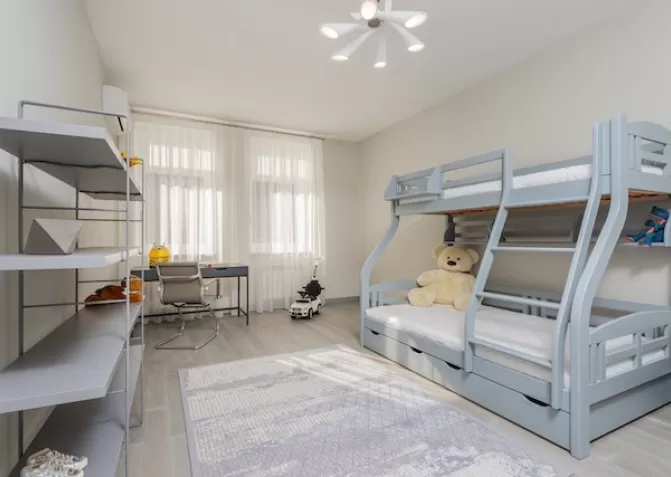 Глянцевые натяжные потолки